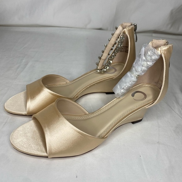 Journee Collection Womens Connor Creme Wedge Sandals 8.5 M - Picture 4 of 9